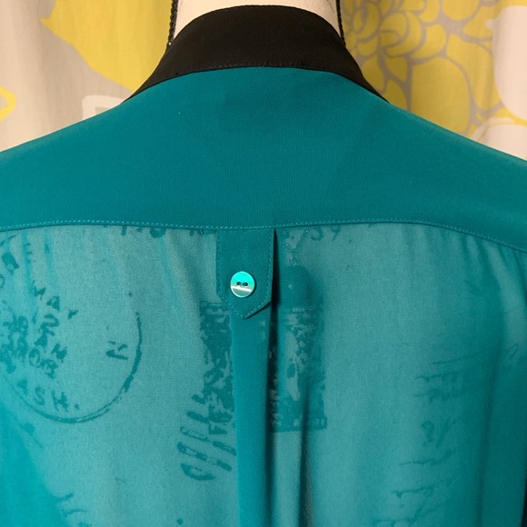 iZ Byer V Neck Tunic Top - Picture 8 of 9